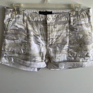 NWOT Sanctuary size 28 camouflage print cotton shorts